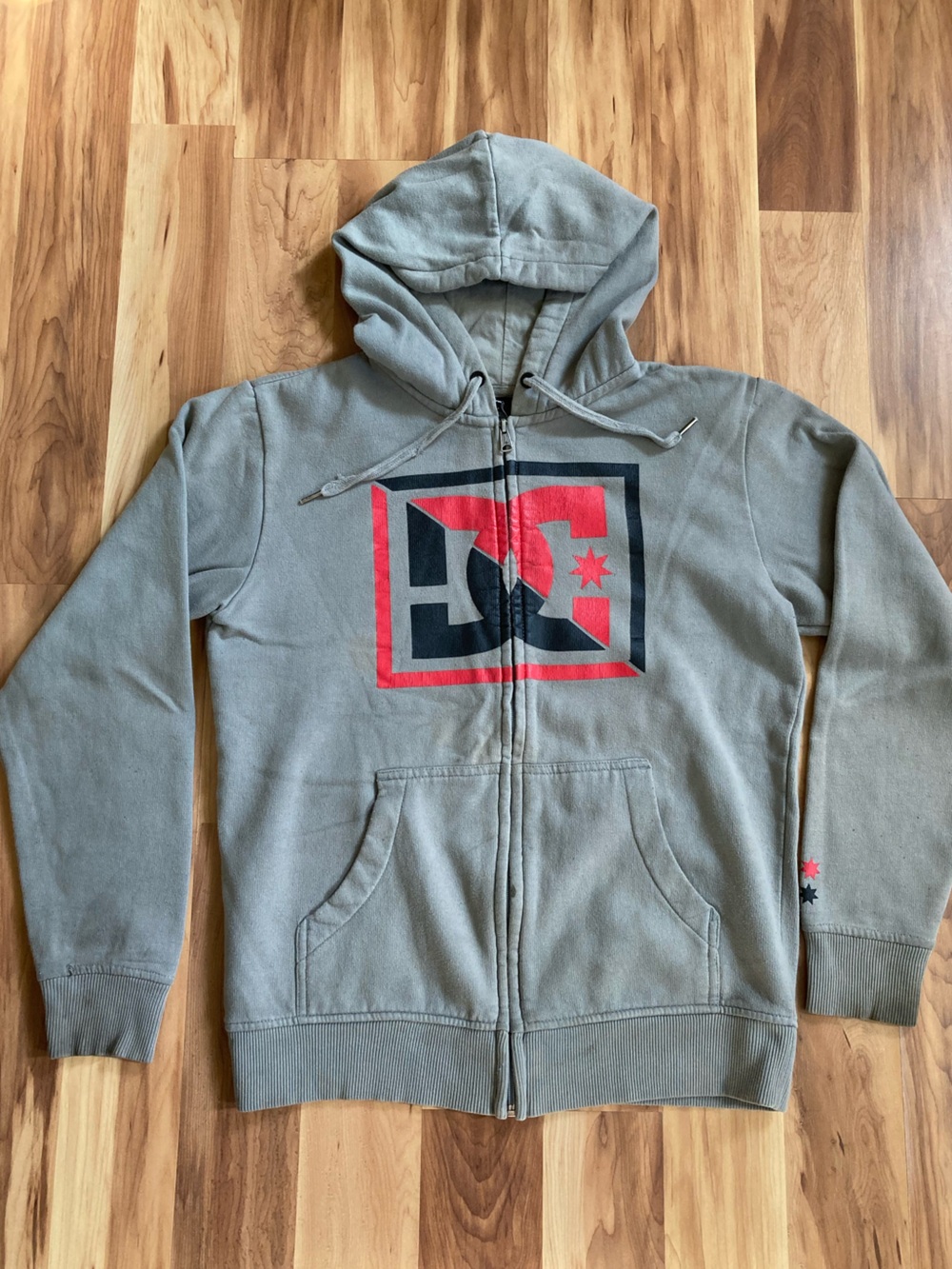 DC full zip hoodie. Gray Small Fair